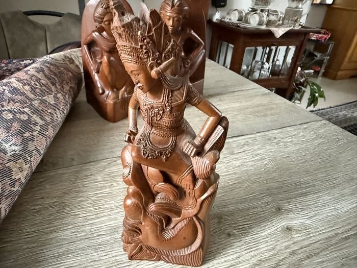 Oude Balinese Godin uit het voormalige Nederlands Indië,, Antiek en Kunst, Kunst | Beelden en Houtsnijwerken, Houtsnijwerk, Ophalen of Verzenden