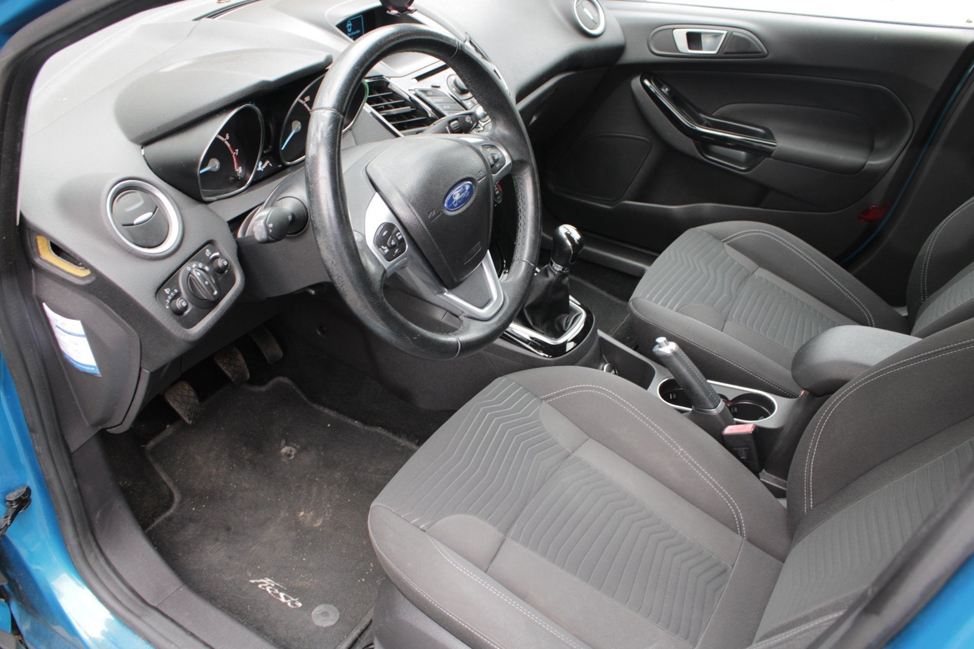 Foto 17 van Ford Fiesta 1.0 Titanium / Airco / Cruise Control / Elektirs