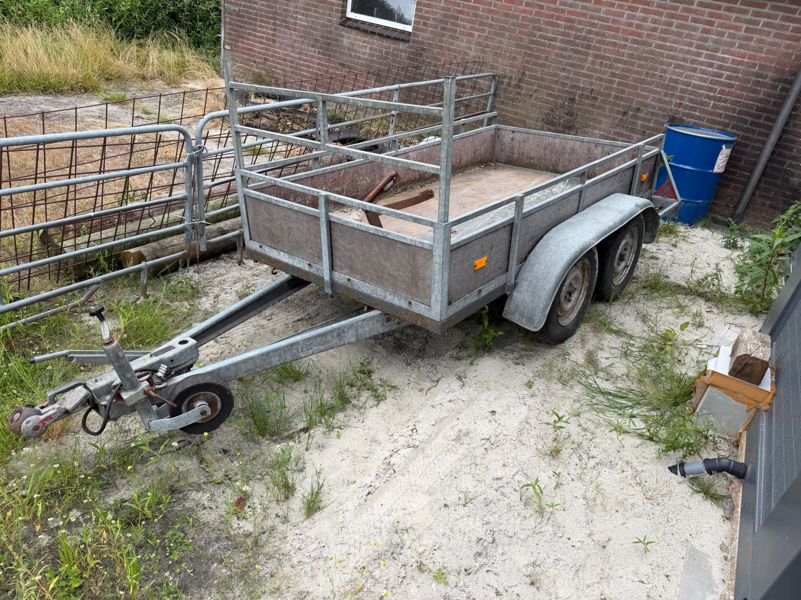 Tandemas aanhangwagen, Ophalen, Gebruikt