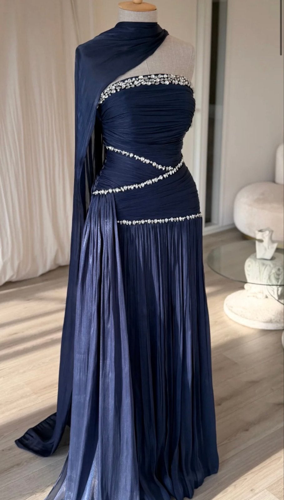 Prachtige donkerblauwe avondjurk met steentjes, Kleding | Dames, Gelegenheidskleding, Galajurk, Blauw, Maat 42/44 (L), Ophalen of Verzenden