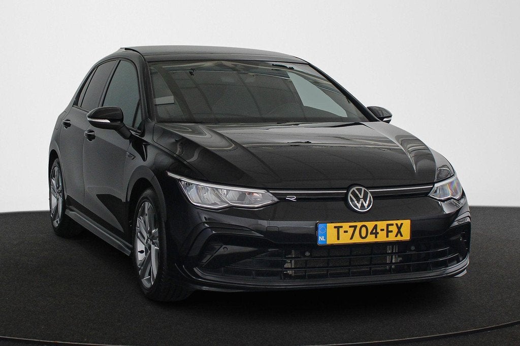 Volkswagen Golf 1.5 eTSI R-Line Panoramadak Stoel-Stuurverwa, Stof, Euro 6, 4 cilinders, Zwart
