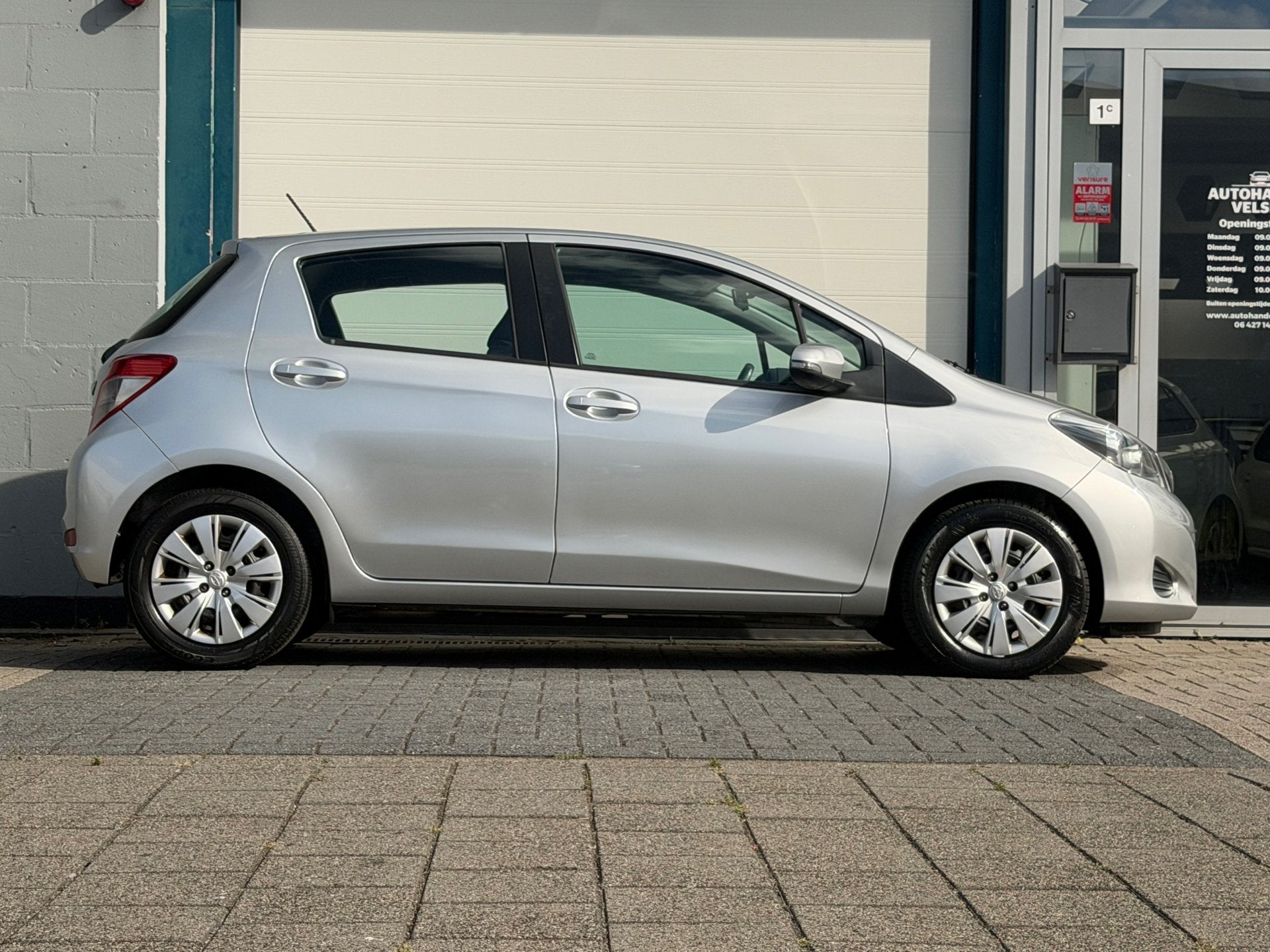 Toyota Yaris 1.3 VVT-i Dynamic/Automaat/Camera, Auto's, Euro 5, 4 cilinders, Bedrijf, 99 pk