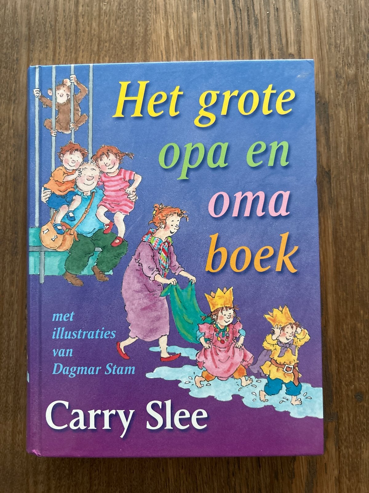 Het grote opa en oma boek - Carry Slee, Ophalen of Verzenden, Gelezen, 3 tot 4 jaar