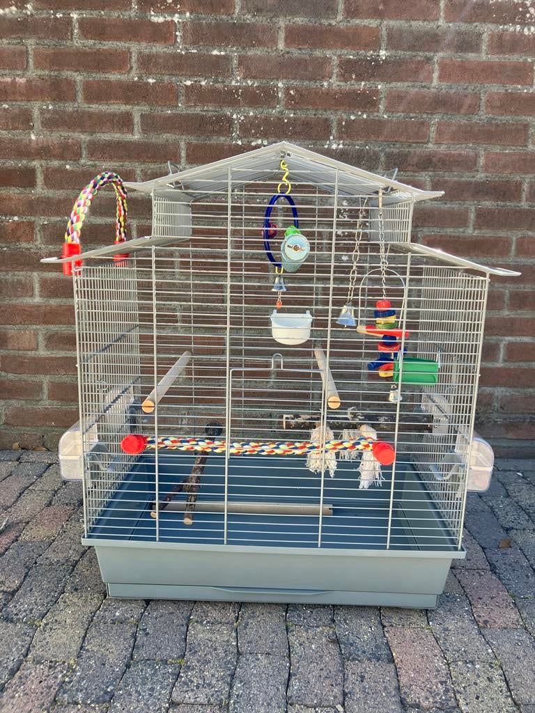 Twee vogelkooien (ook per stuk te koop) incl. benodigdheden, Dieren en Toebehoren, Vogels | Hokken en Kooien, Ophalen of Verzenden