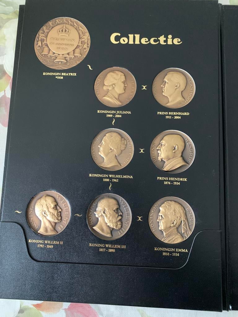 Bronzen grote penningen koninklijk huis beatrix stamboom, Ophalen of Verzenden, Overige landen