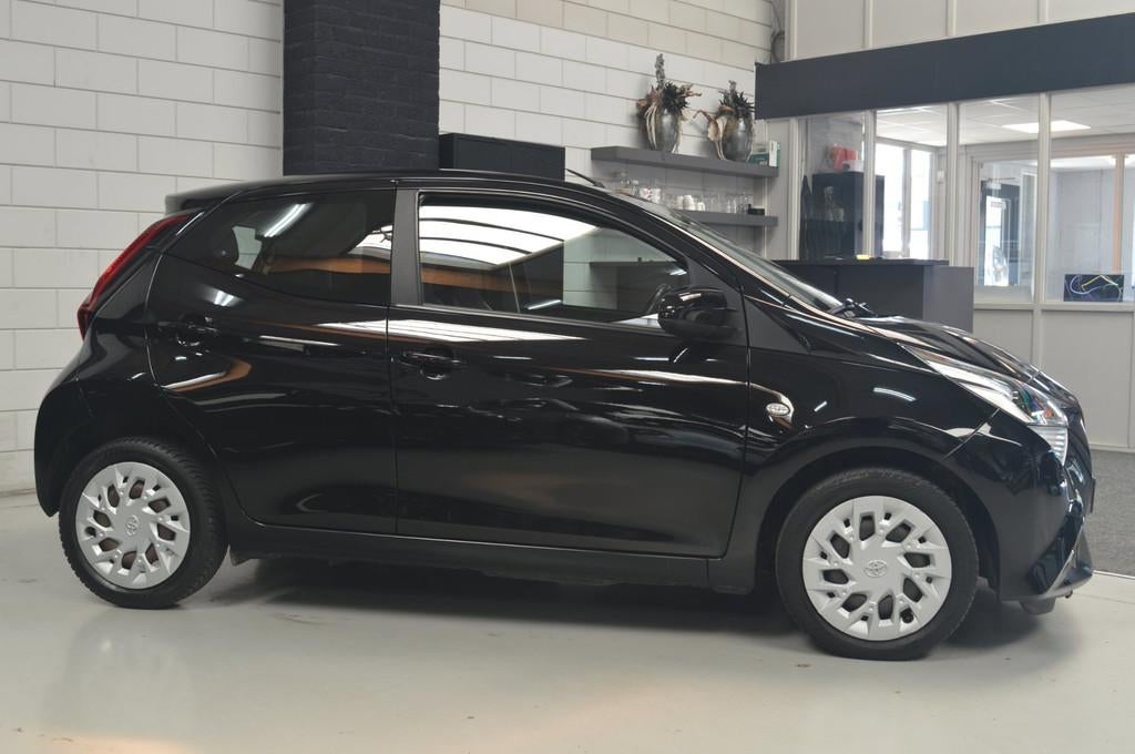 Toyota Aygo 1.0 VVT-i x-play // 39.000 km // AIRCO // CAMERA, Voorwielaandrijving, Stof, Gebruikt, Euro 6