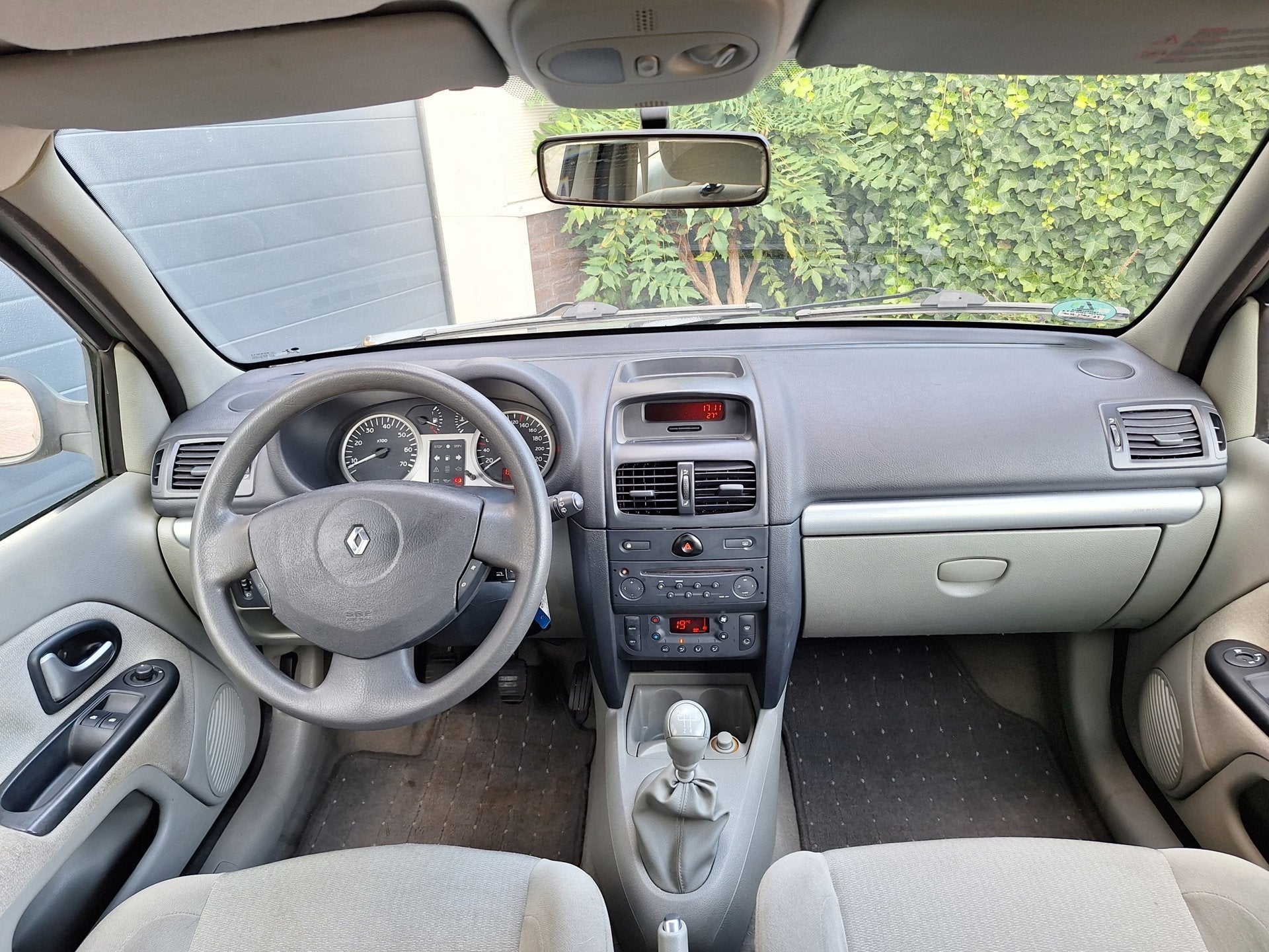Renault Clio | 1.4-16V Privilège | Airco |, Auto's, Voorwielaandrijving, 15 km/l, Handgeschakeld, Emergency brake assist
