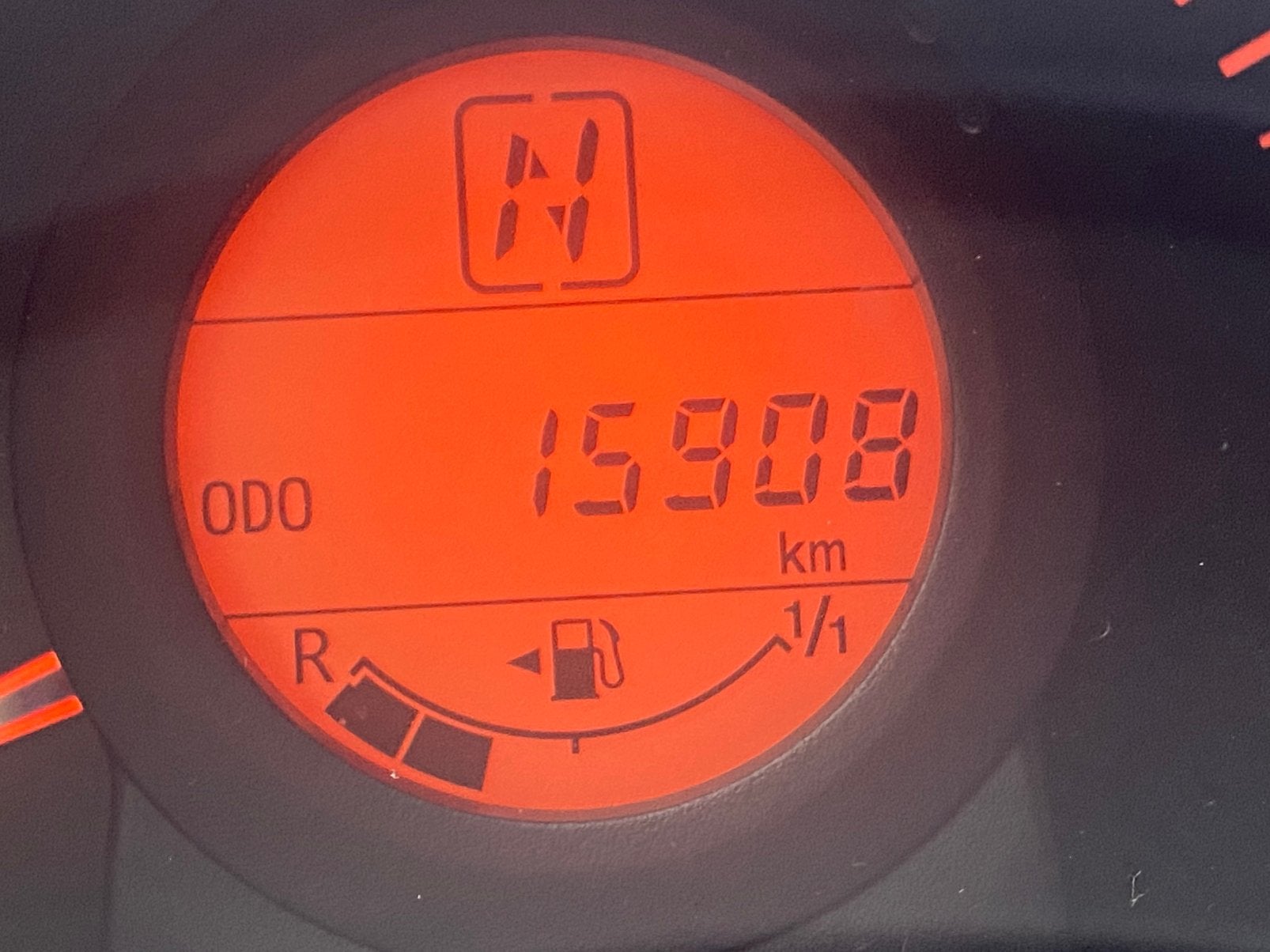 PEUGEOT 108 AUTOMAAT -  15908 KM ! UNIEK - AIRCO - 2016, Auto's, Peugeot, Stof, 4 stoelen, Origineel Nederlands, 24 km/l