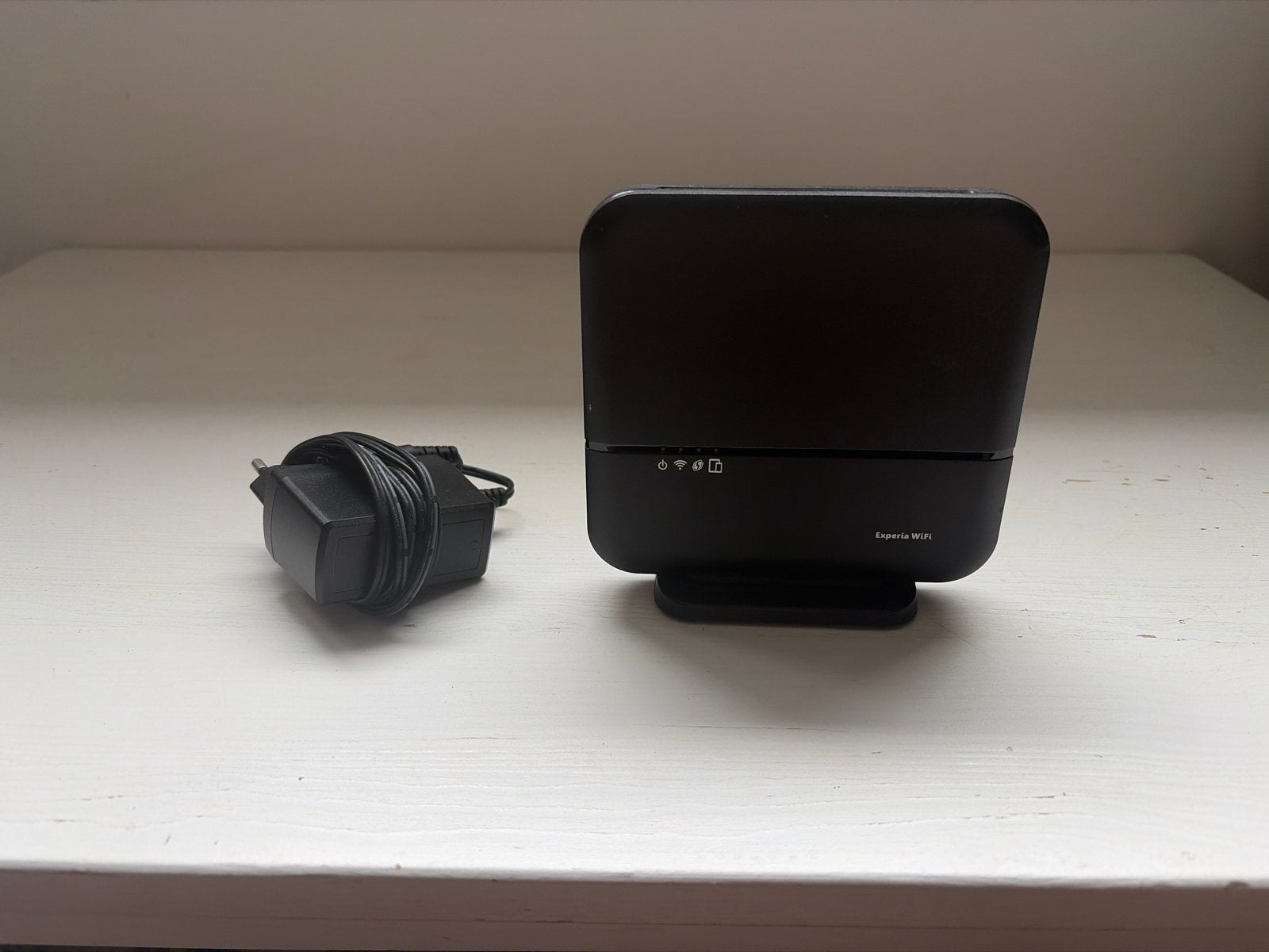 KPN Experia Box V8 Router met adapter, Computers en Software, Routers en Modems, Ophalen, Gebruikt, Router