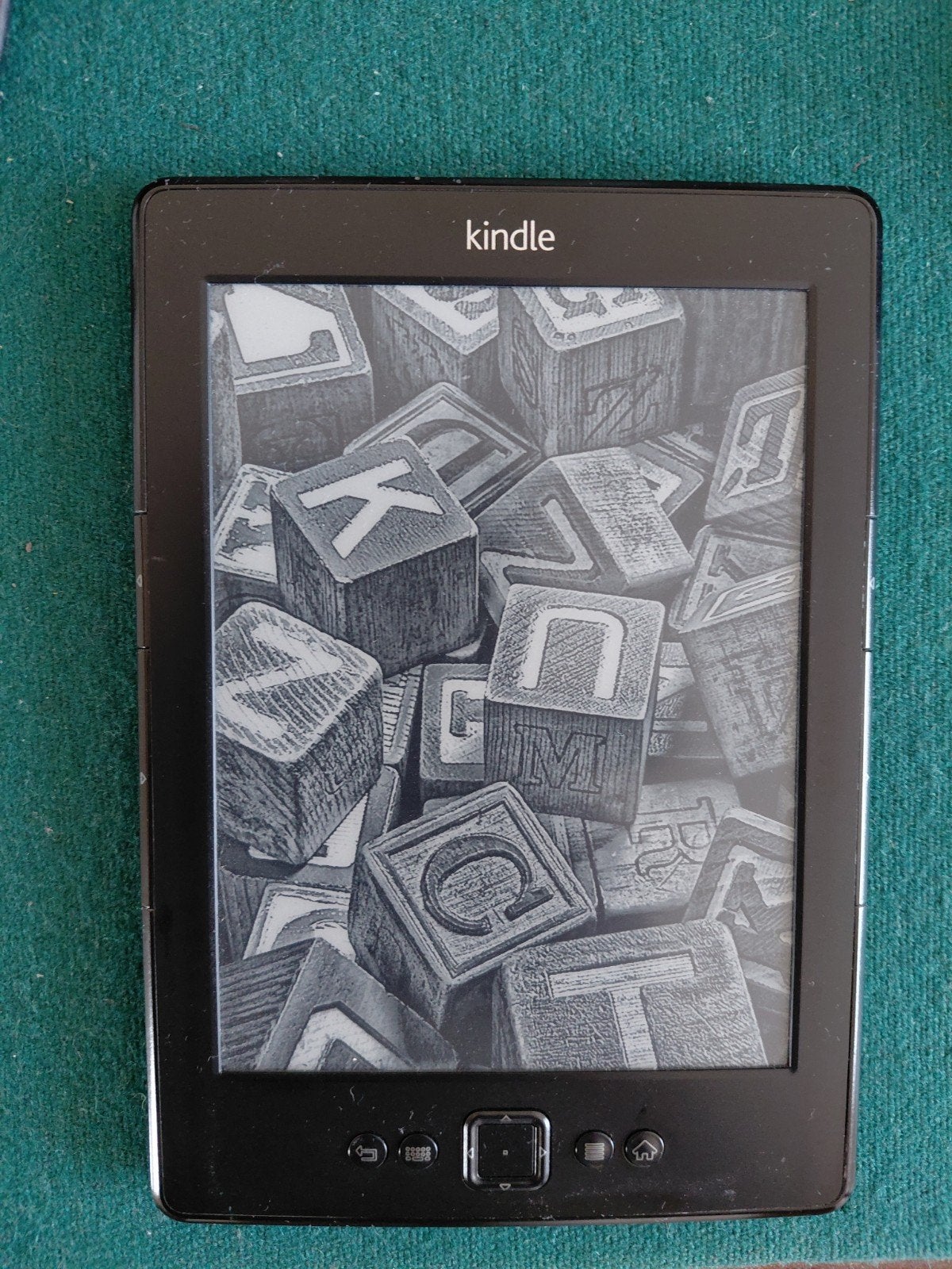 Kindle E-reader met oplader 4e generatie- Zo goed als nieuw, Computers en Software, E-readers, Wi-Fi, 6 inch of minder, Amazon Kindle
