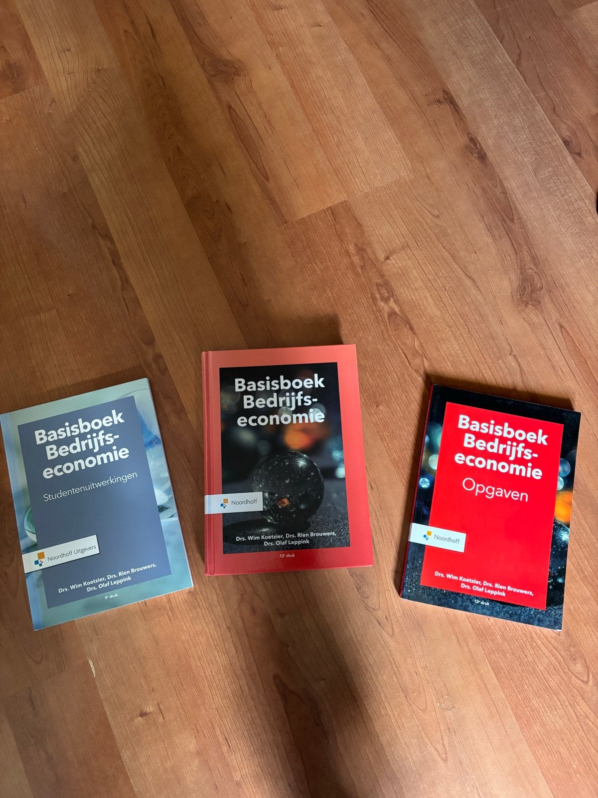 Basisboek Bedrijfseconomie (3 boeken), Ophalen of Verzenden, Zo goed als nieuw, Overige niveaus, Bedrijfseconomie of M&O