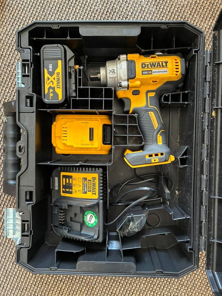 DeWalt Slagboorsleutel met 2 accu's en lader, Ophalen of Verzenden, Boor- en Schroefmachine, Klopboormechanisme, Gebruikt