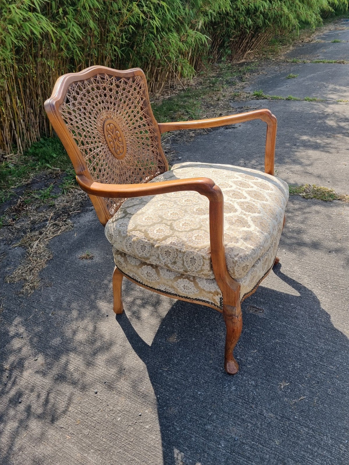 Vintage Fauteuil Chippendale Stijl met Starburst Webbing, Antiek en Kunst, Antiek | Meubels | Stoelen en Banken, Ophalen