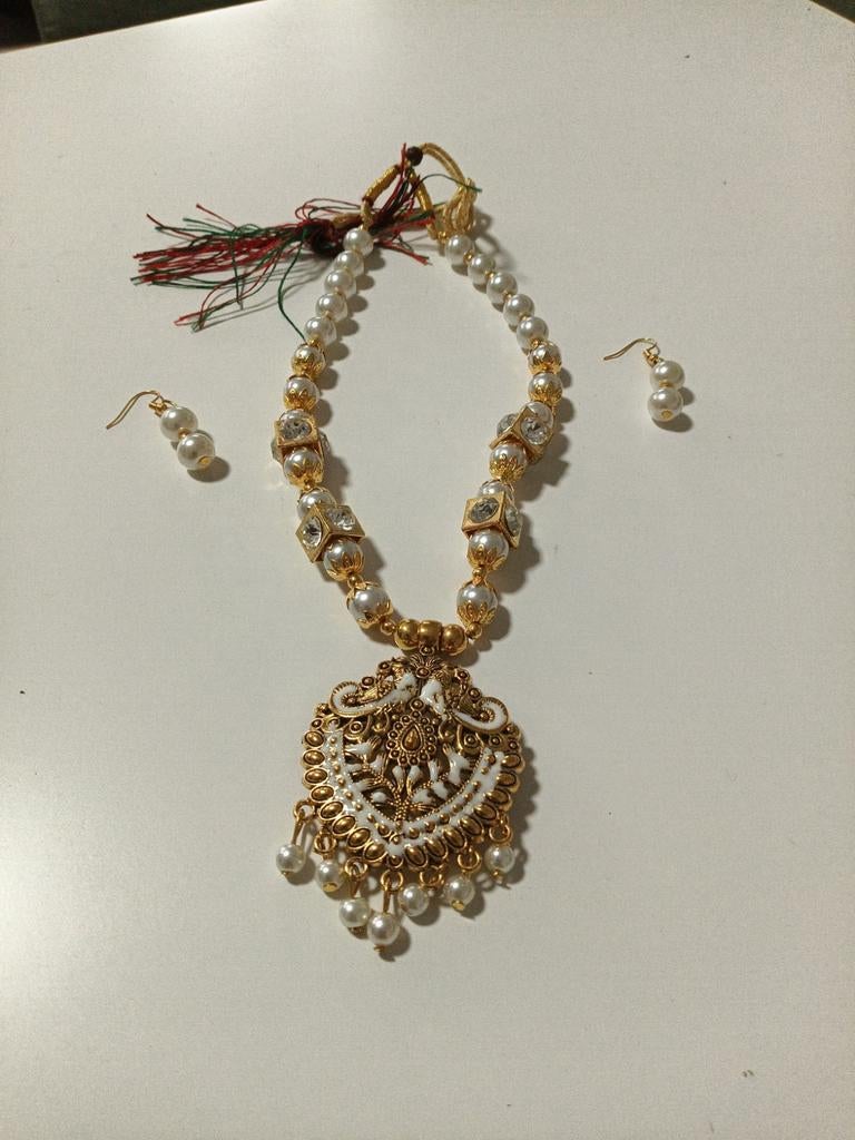 Indiase ketting met oorbellen - parel en goudkleurig, Sieraden, Tassen en Uiterlijk, Kettingen, Nieuw, Overige materialen, Goud