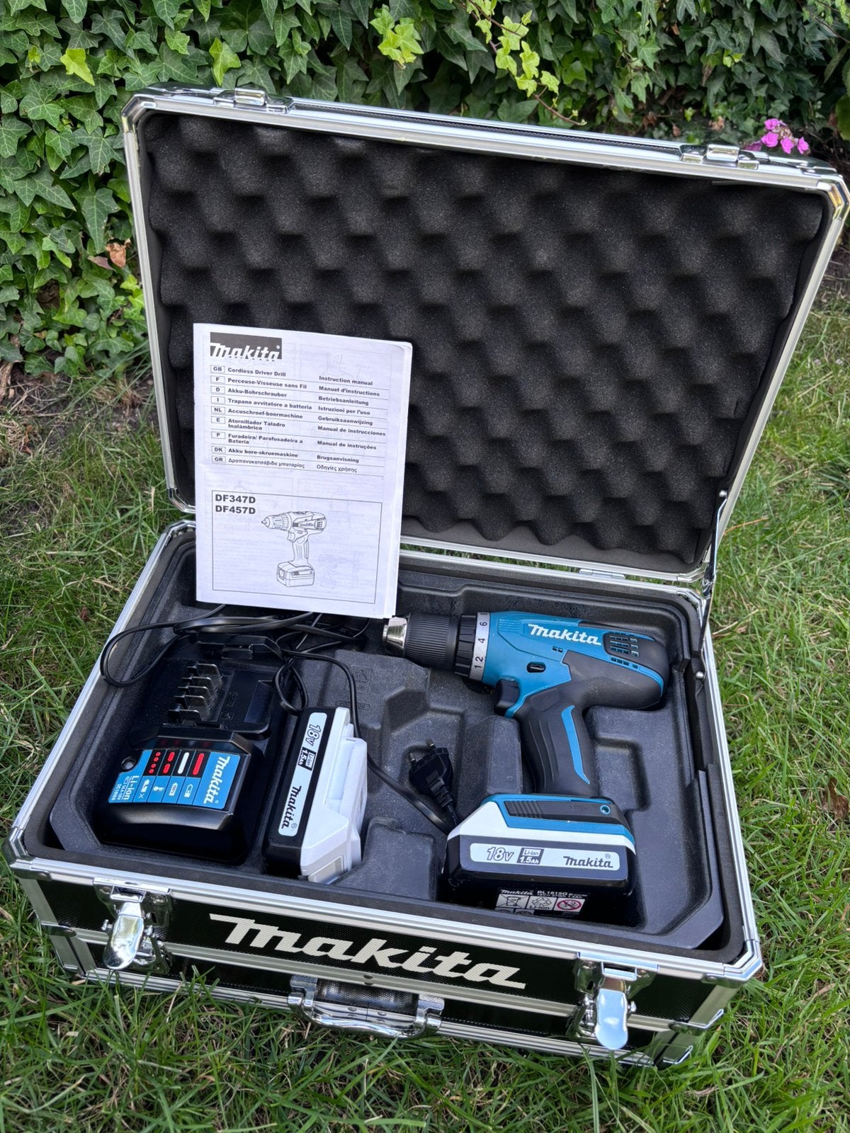 Makita boorschroefmachine 18V in doos incl 2x accu, Doe-het-zelf en Verbouw, Ophalen, Gebruikt, Variabele snelheid, Boor- en Schroefmachine