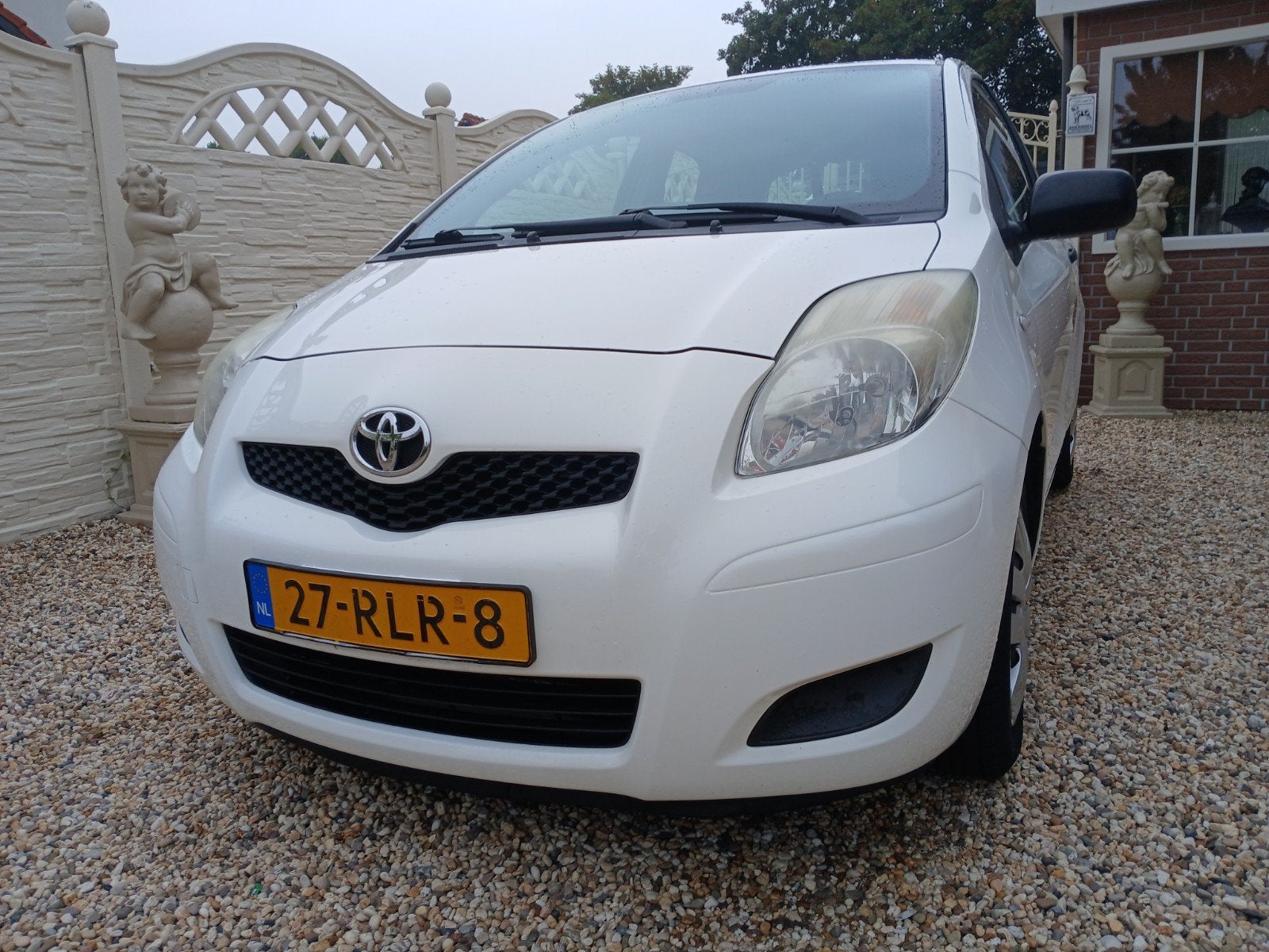Toyota Yaris 1.0 12V Vvt-i 3DR Terra 2011 Wit airco, Auto's, Voorwielaandrijving, 40 €/maand, 965 kg, Wit