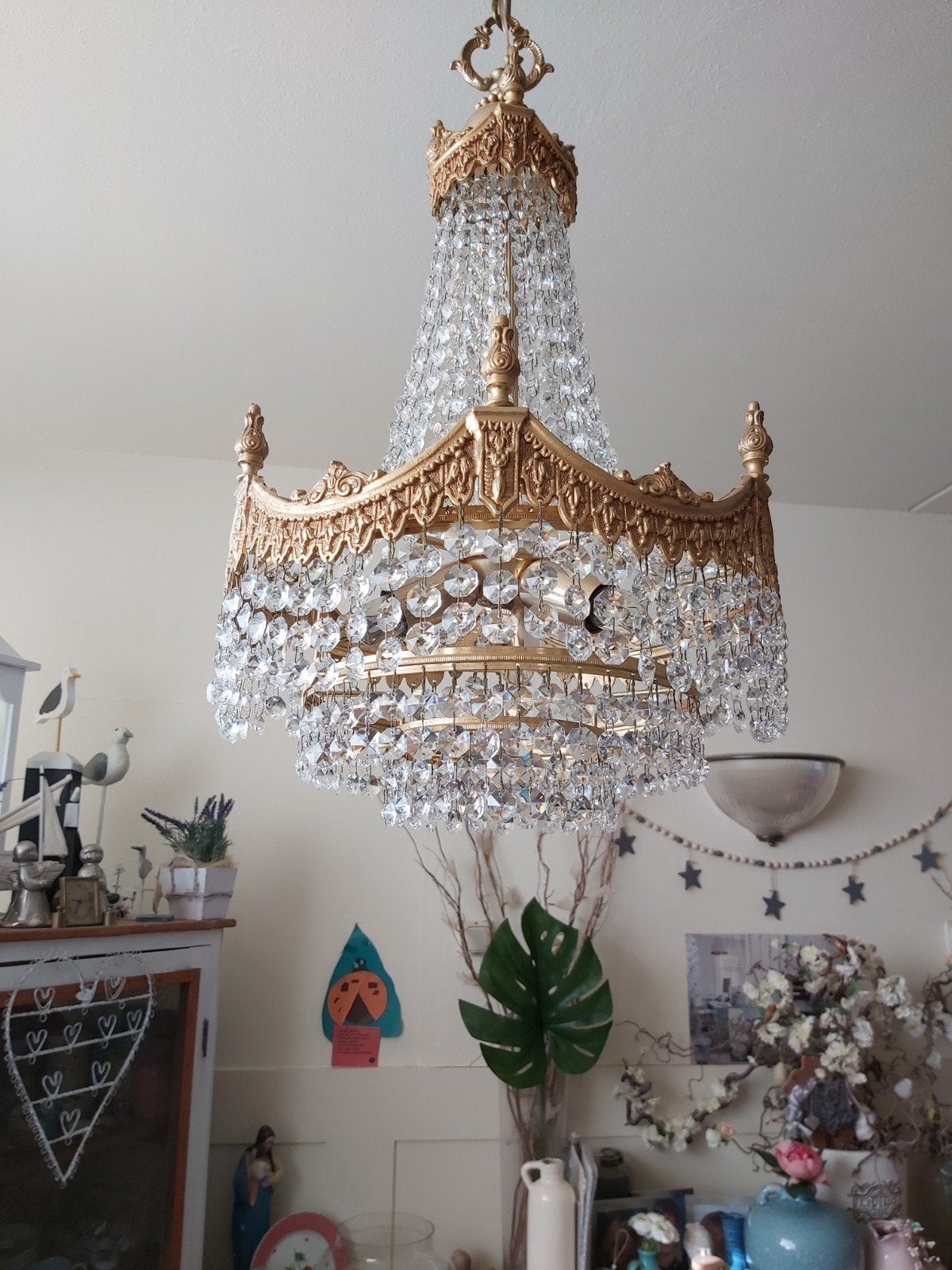 Een antieke bronzen kristallen kroonluchter in goede staat, Huis en Inrichting, Lampen | Kroonluchters, Ophalen of Verzenden