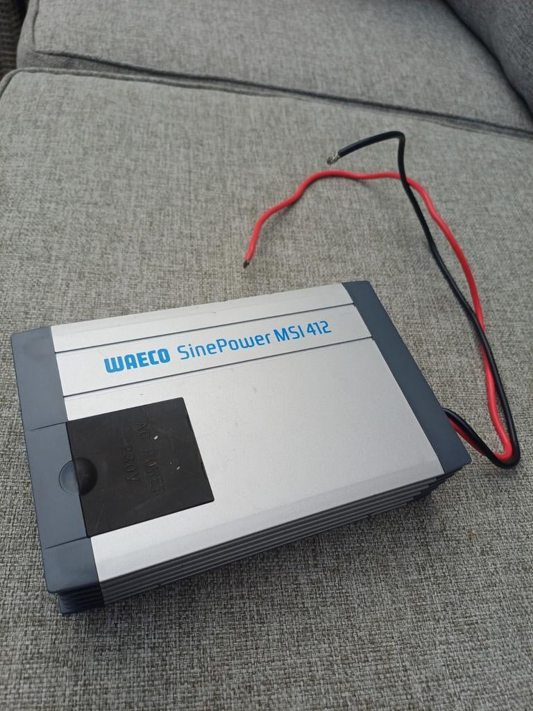 Waeco SinePower omvormer 12V naar 230V 350W camper/caravan, Caravans en Kamperen, Camper-accessoires, Ophalen of Verzenden, Zo goed als nieuw