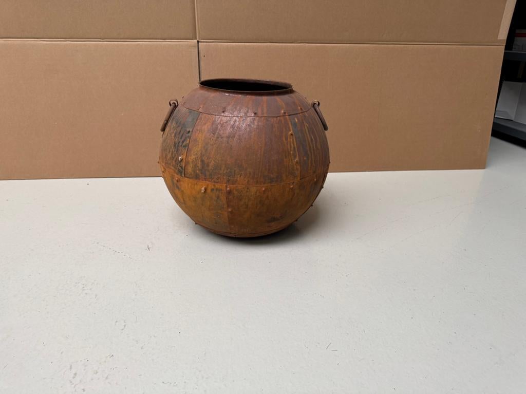 Grote metalen rustieke vaas/pot industrieel, Tuin en Terras, Bloempotten, Ophalen, Rond, Zo goed als nieuw, Minder dan 25 cm