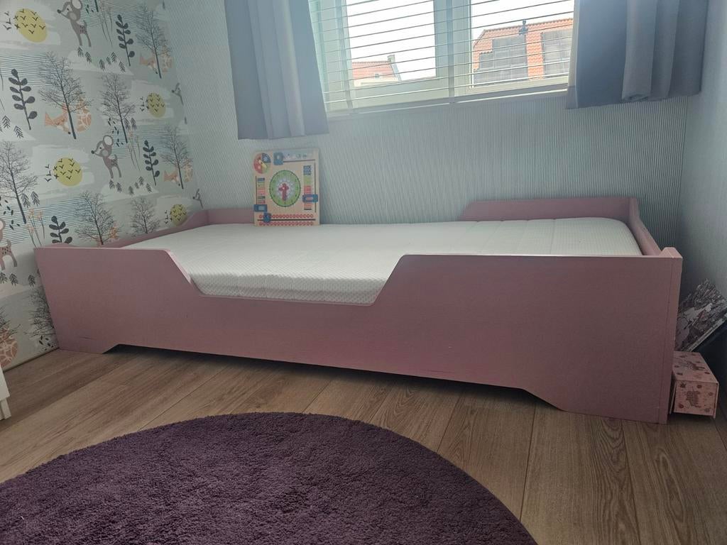 Roze vloerbed van Petit Puk, model JIP, Ophalen, Gebruikt, 70 tot 85 cm, Lattenbodem