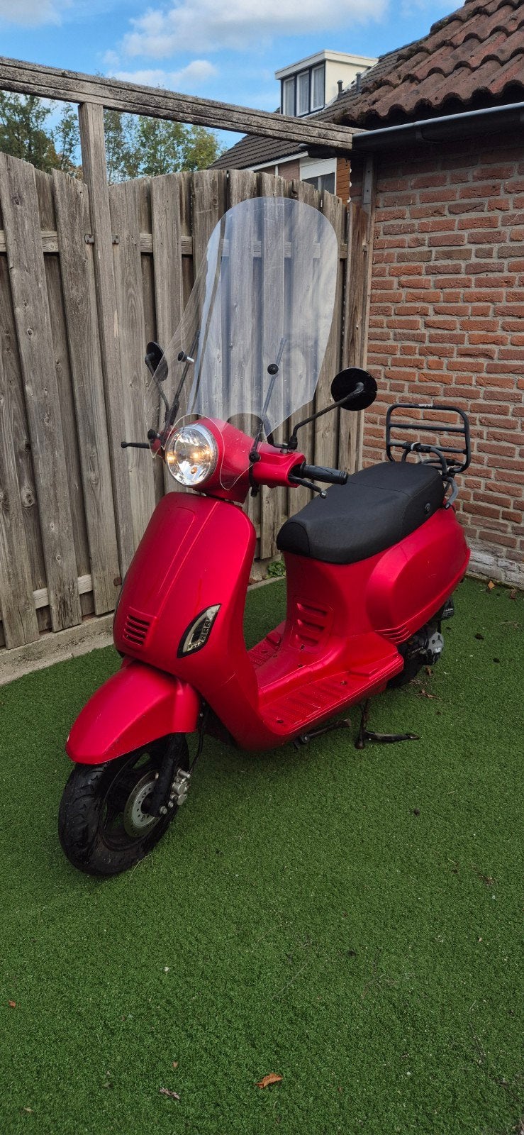 Rode IVA Lux snorscooter bouwjaar 2019, met alarm, Ophalen, Gebruikt, Benzine