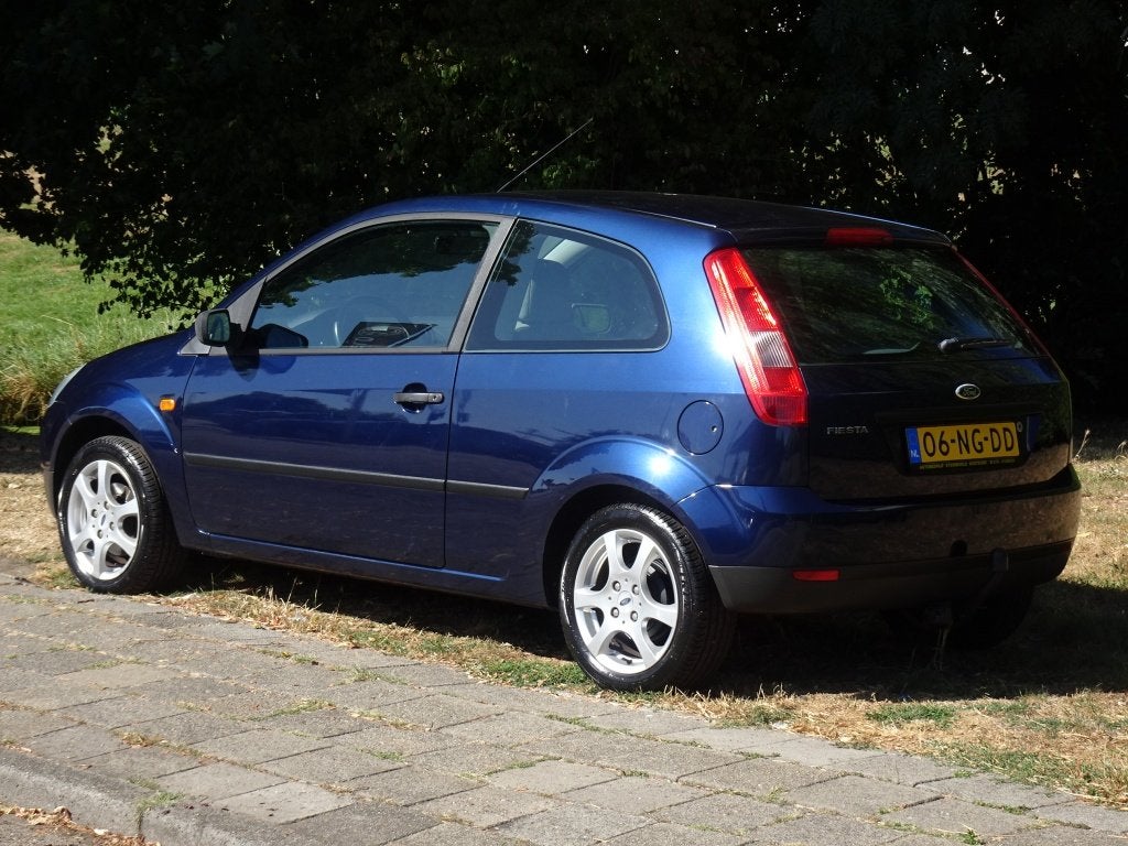 Ford Fiesta 1.25 Celebration met Bluetooth en Trekhaak, Keurmerk '100% Onderhouden', Stof, 1242 cc, 4 cilinders