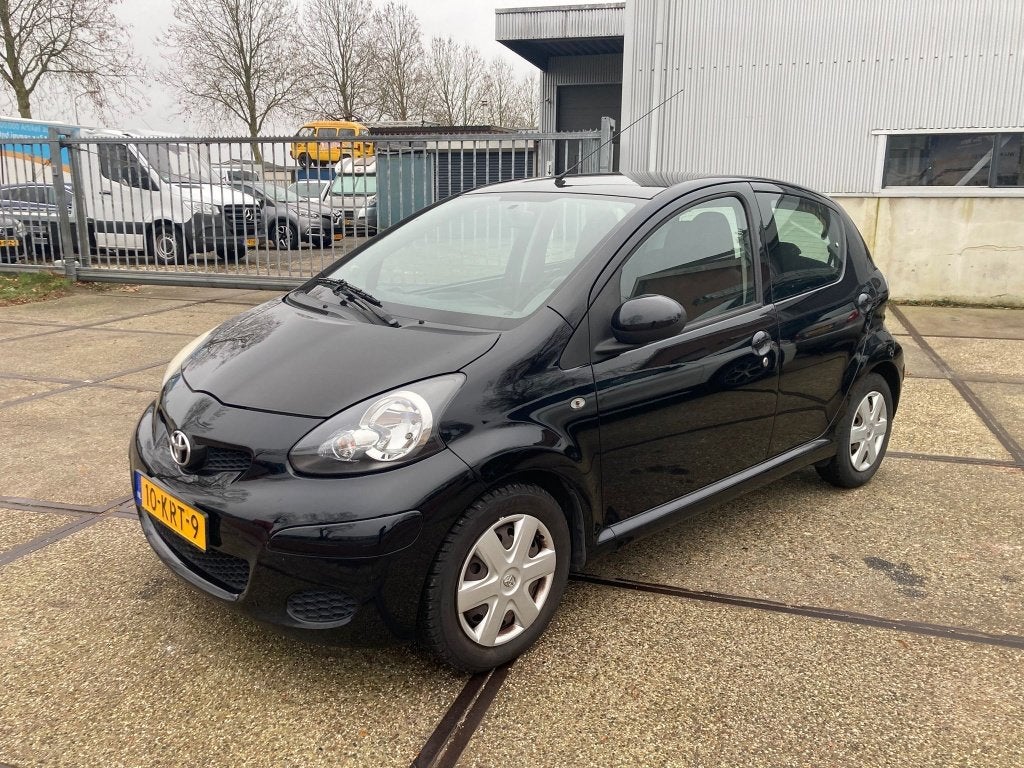 Toyota Aygo 1.0-12V Comfort (bj 2010), Voorwielaandrijving, Gebruikt, 4 stoelen, Origineel Nederlands