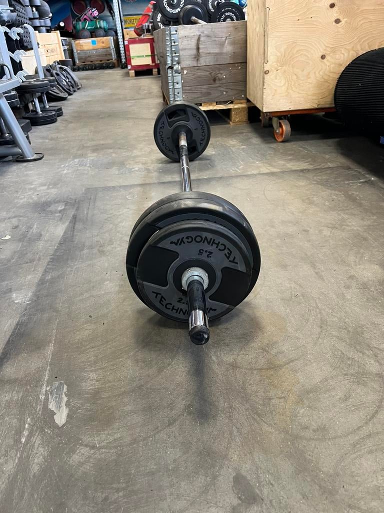 Technogym vaste halterstang 32 kg gewicht, Sport en Fitness, Fitnessmaterialen, Ophalen, 32 kg, Vaste stang, Halterset