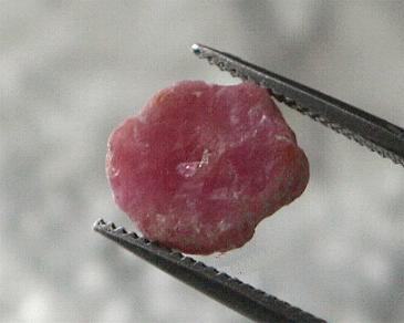 Robijntje - ruw - ring steen, Ophalen of Verzenden, Mineraal