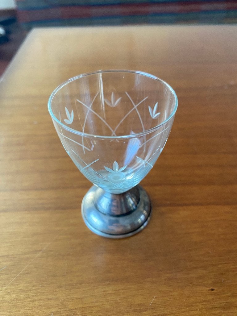 Antiek geëtst borrelglaasje met verzilverde voet, Ophalen of Verzenden, Gebruikt, Borrel- of Shotglas