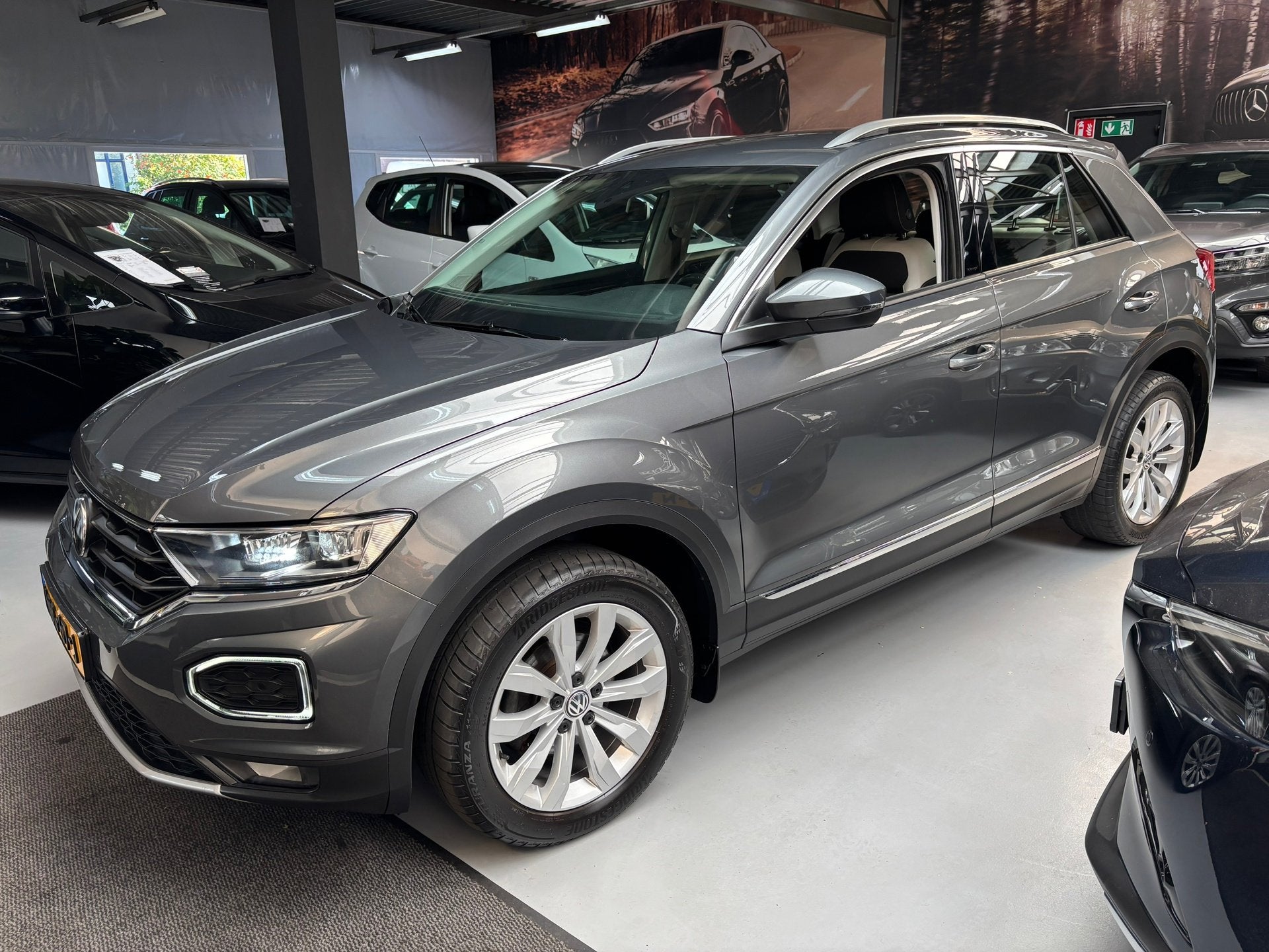 Volkswagen T-ROC 1.5 TSI Sport / Camera / Trekhaak, Stof, 4 cilinders, Bedrijf, 19 km/l