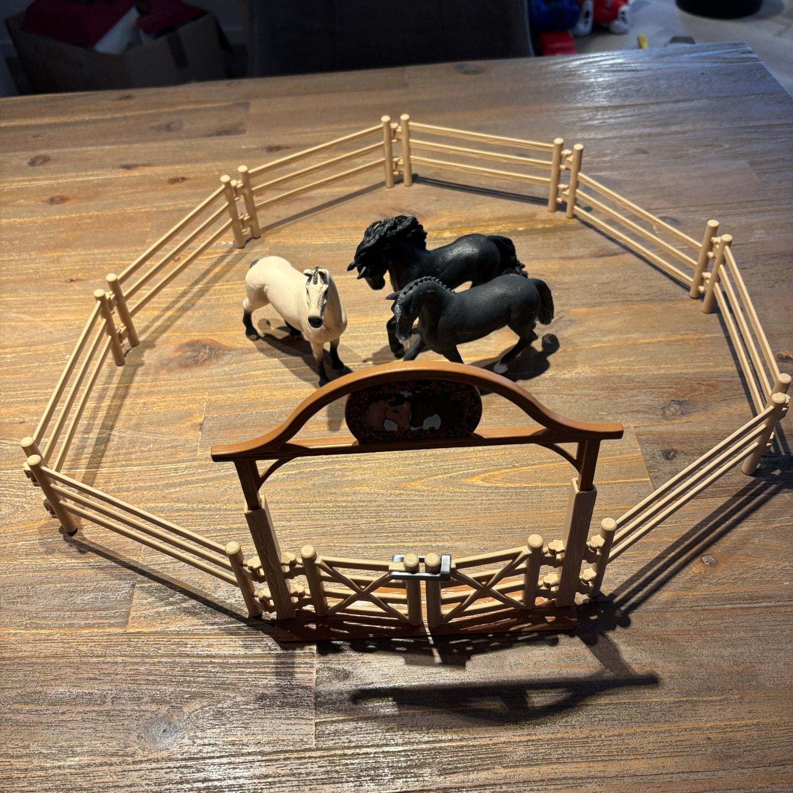 Schleich Paarden Weide met 3 Paarden - Set 42434, Ophalen of Verzenden, Zo goed als nieuw