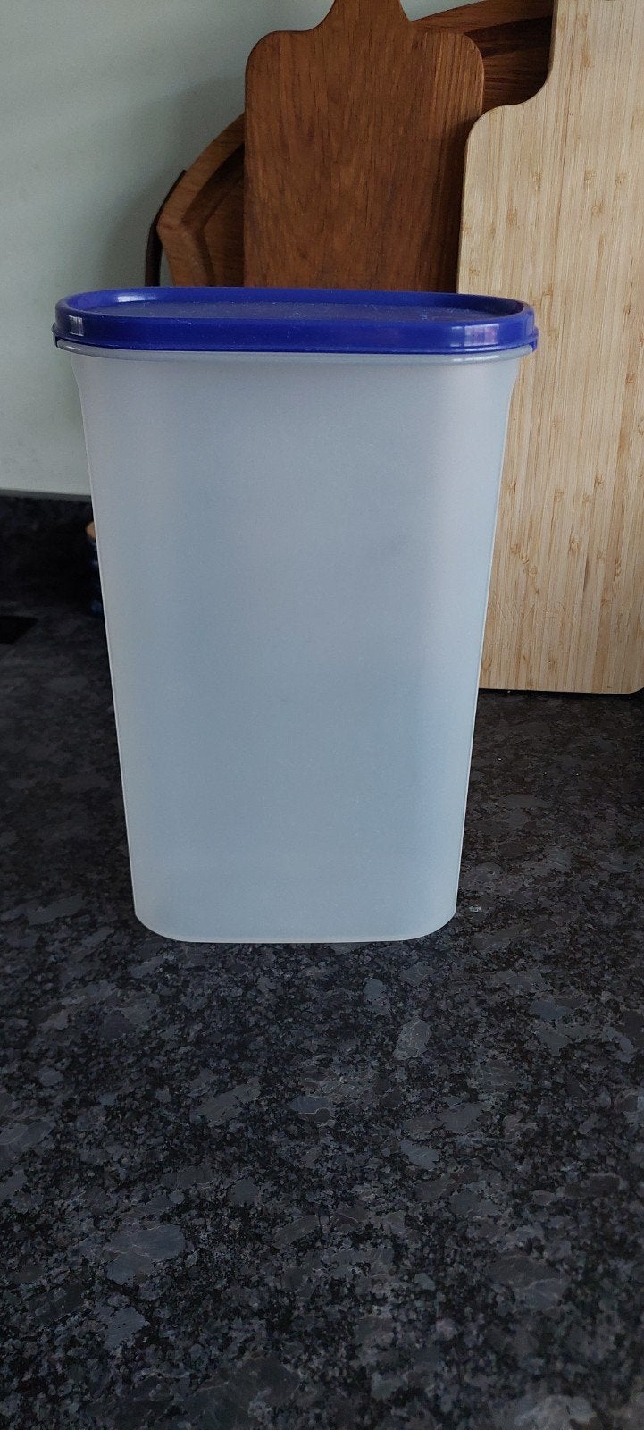 Tupperware bewaardoos 2.9 liter met blauwe deksel, Gebruikt, Bewaardoos, Blauw, Ophalen of Verzenden