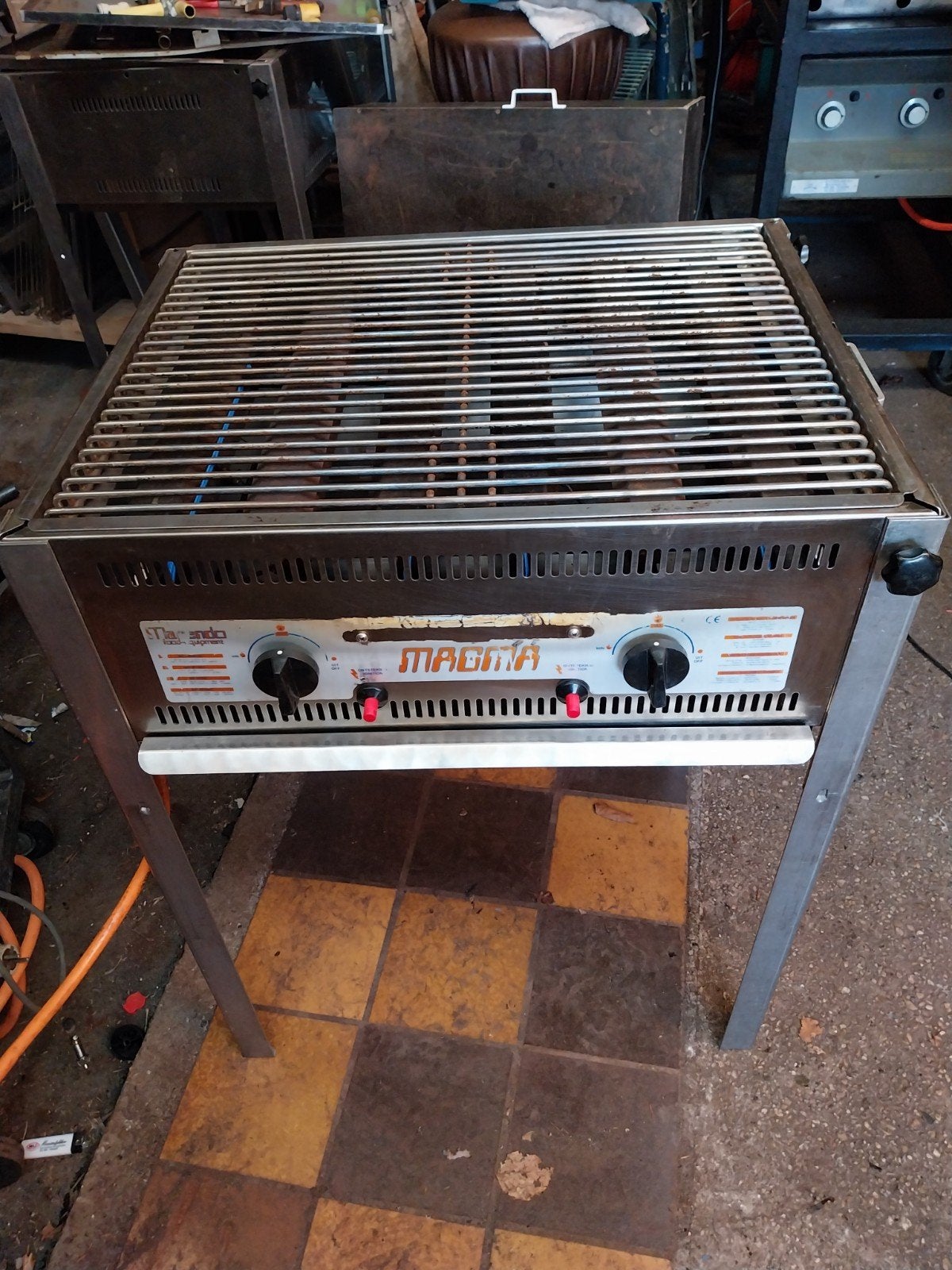 Magma gasbarbecue met 2 branders, Ophalen, Gebruikt, Magma