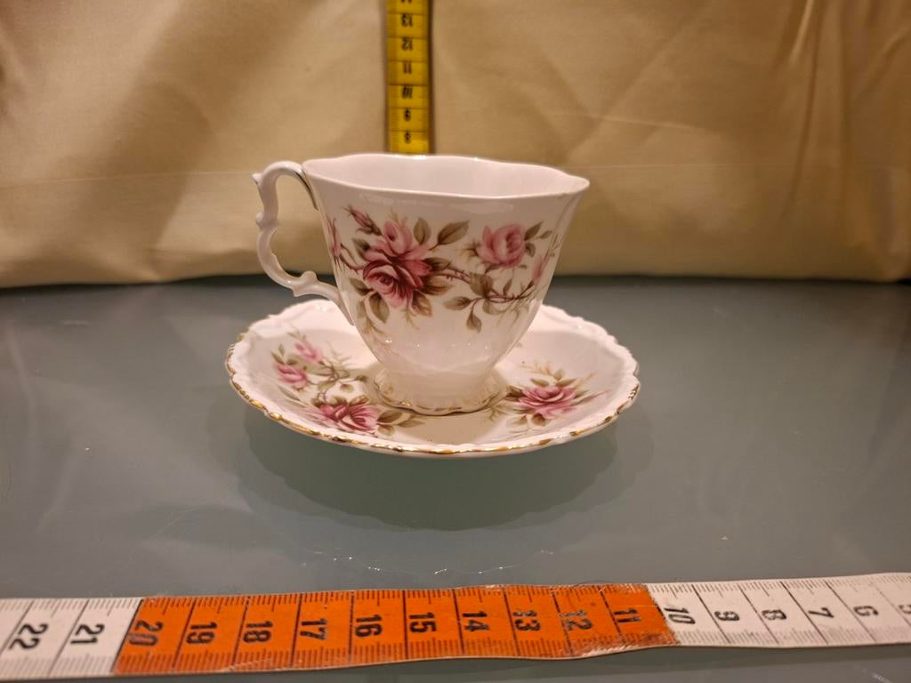 Royal Albert Romance theekop en schotel, Ophalen of Verzenden