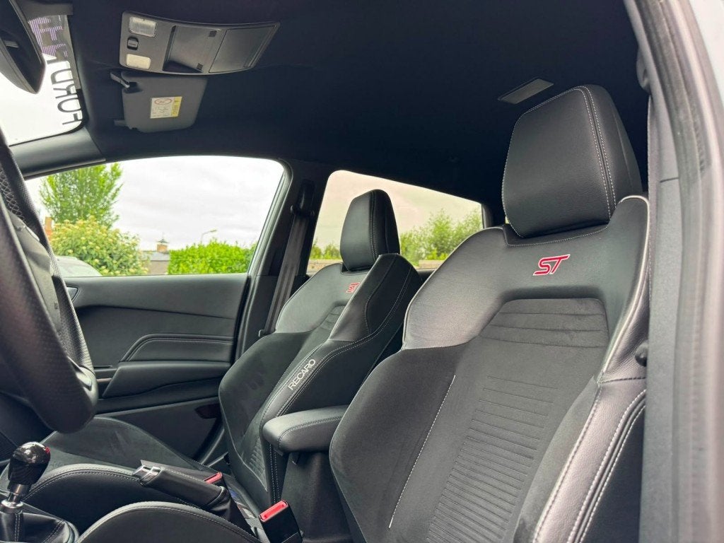 Ford FIESTA 1.5 ECOB. ST-3, Revo KW V3 Recaro Carplay Winter, Auto's, Ford, Voorwielaandrijving, Euro 6, 17 km/l, 57 €/maand
