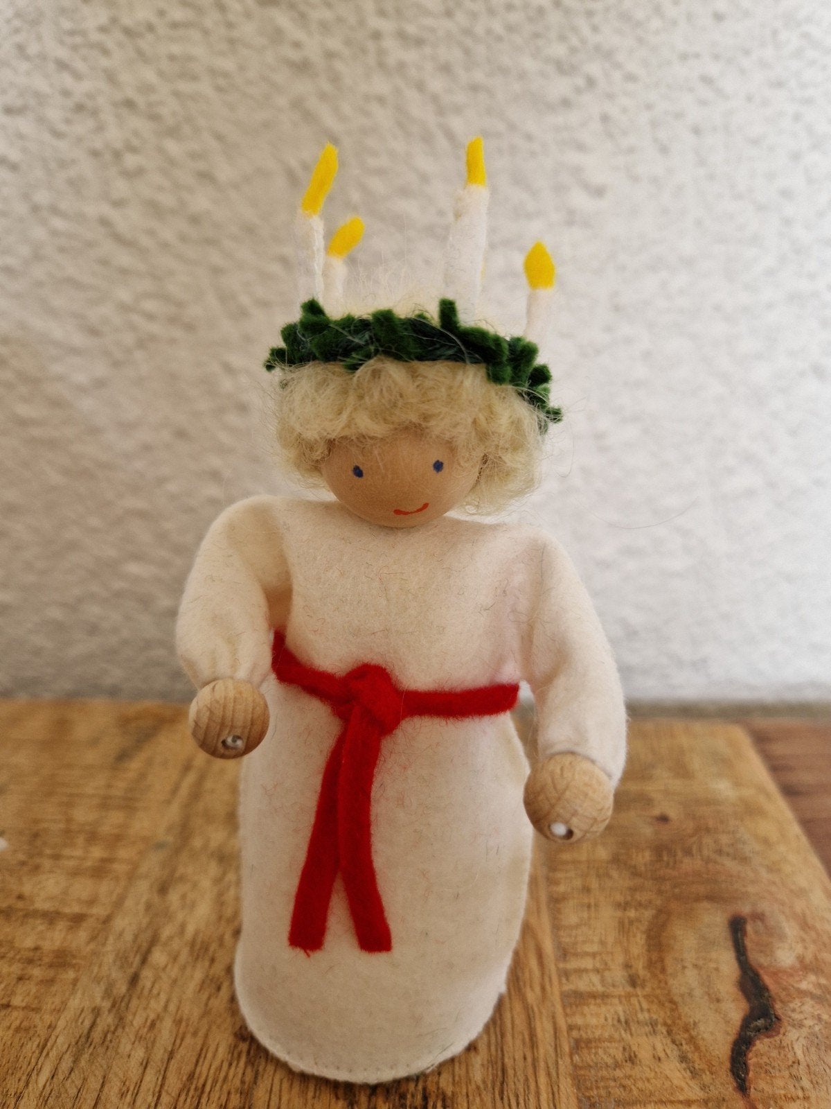 Voor de seizoenstafel, Sint Lucia, wolvilt, Hobby en Vrije tijd, Vilt, Ophalen of Verzenden, Figuurtje(s), Wolvilt