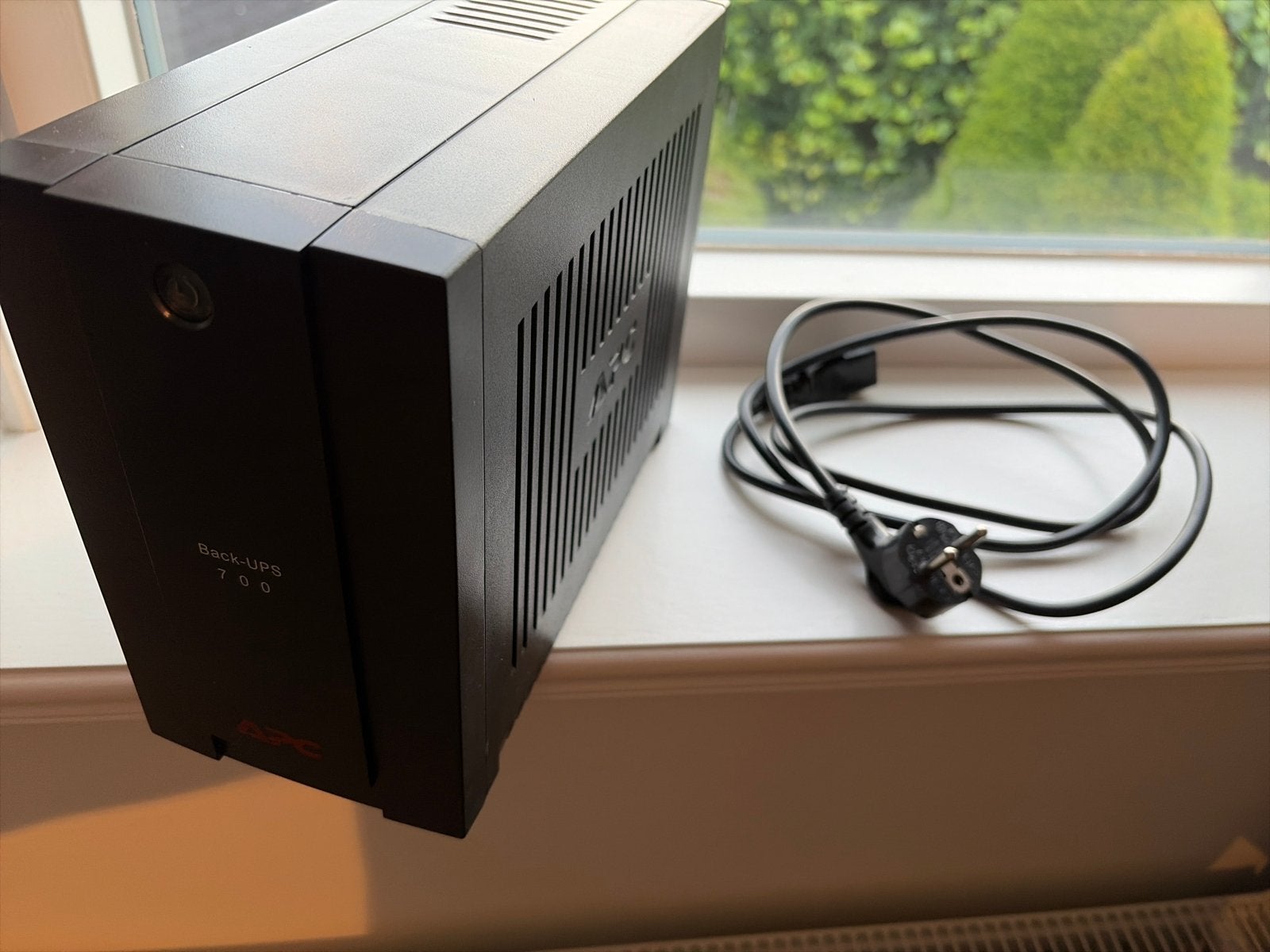 APC Back-UPS 700 - Noodstroomvoeding, Ophalen of Verzenden, Gebruikt