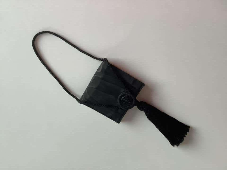 vintage satijnen minaudière tasje met flosje, Antiek en Kunst, Ophalen of Verzenden, Dames
