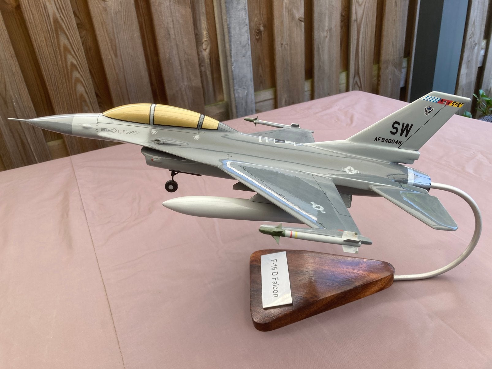 Schaalmodel F 16D Falcon USA, Ophalen, Zo goed als nieuw, Schaalmodel