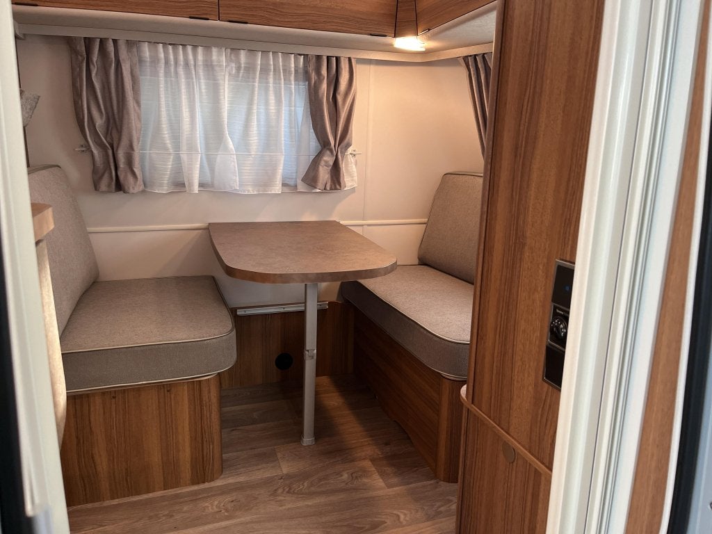 Eriba Touring 550 Legend Hampton zilver, Bedrijf, Treinzit, Tot en met 3, 4 tot 5 meter