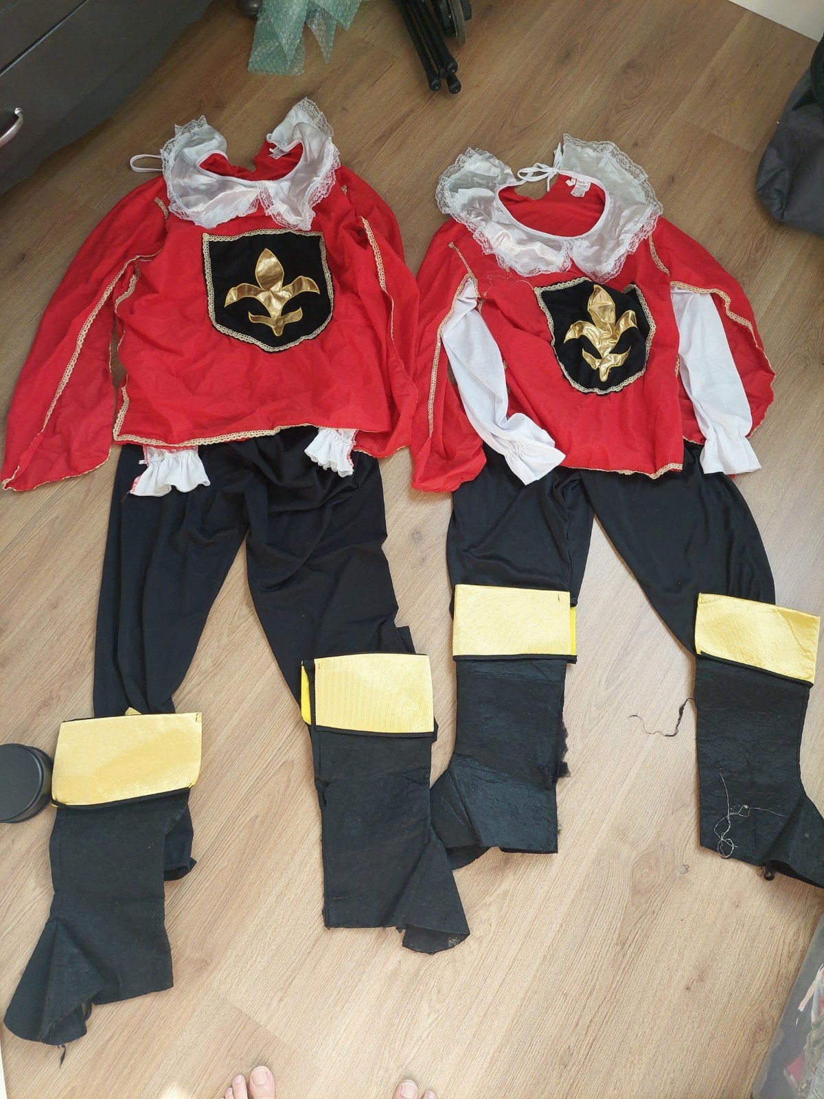 Musketier kostuum (2 stuks), Ophalen of Verzenden, Gebruikt, Pak of Jurk