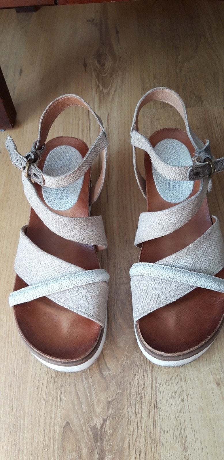 Sandalen van het merk MJUS maat 38, Kleding | Dames, Schoenen, Beige, Zo goed als nieuw, Sandalen of Muiltjes, Ophalen of Verzenden
