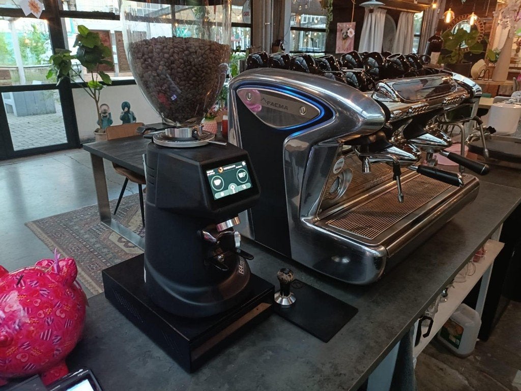 Professionele Faema Emblema Koffiemachine, Gebruikt, 10 kopjes of meer, Koffiemachine, Koffiebonen