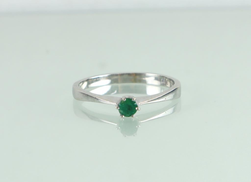Vintage witgouden ring met smaragd, Ophalen of Verzenden, Goud, Ring, Met edelsteen