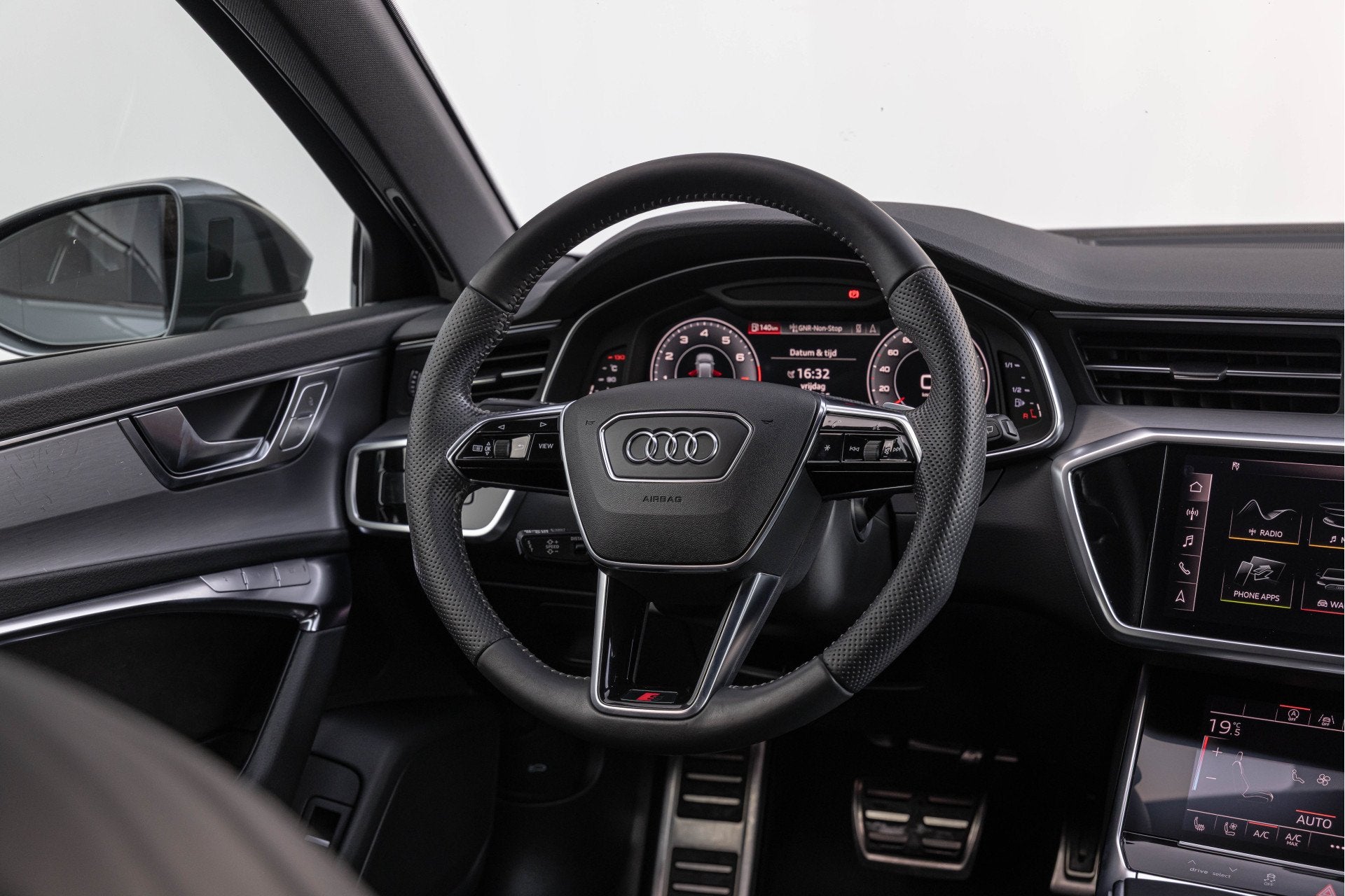 Foto 12 van Audi A6 Avant 55 TFSI Quattro 340pk S-line Luchtv. HD-Matrix
