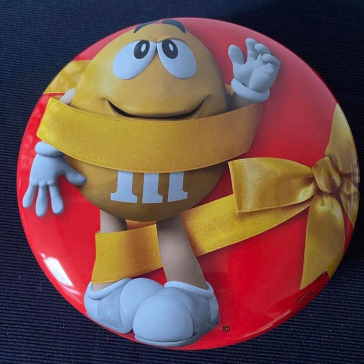 Groot rond rood blik van M&M’s. Doorsnede 18 cm, Ophalen of Verzenden, Zo goed als nieuw, Gebruiksvoorwerp