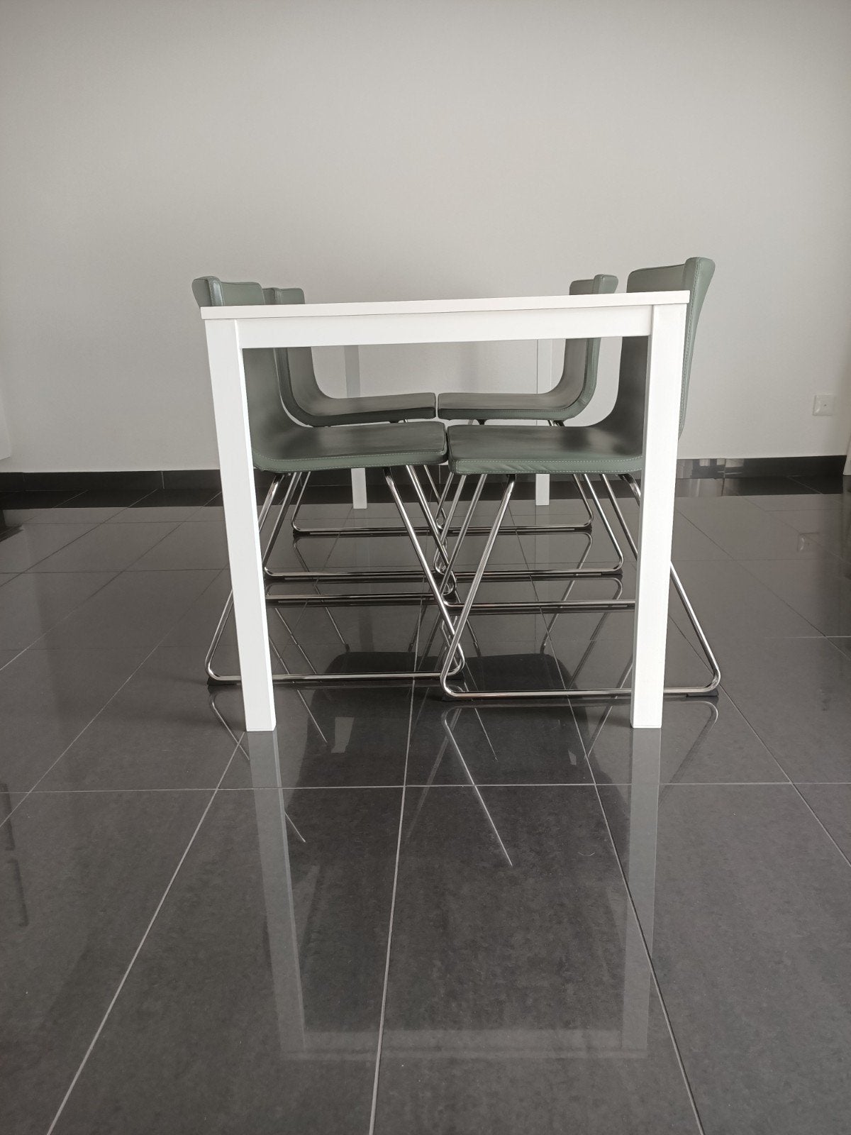 Foto 7 van Ikea VIHALS Uitschuifbare tafel, wit, 120/180x74 cm

Nieuwpr