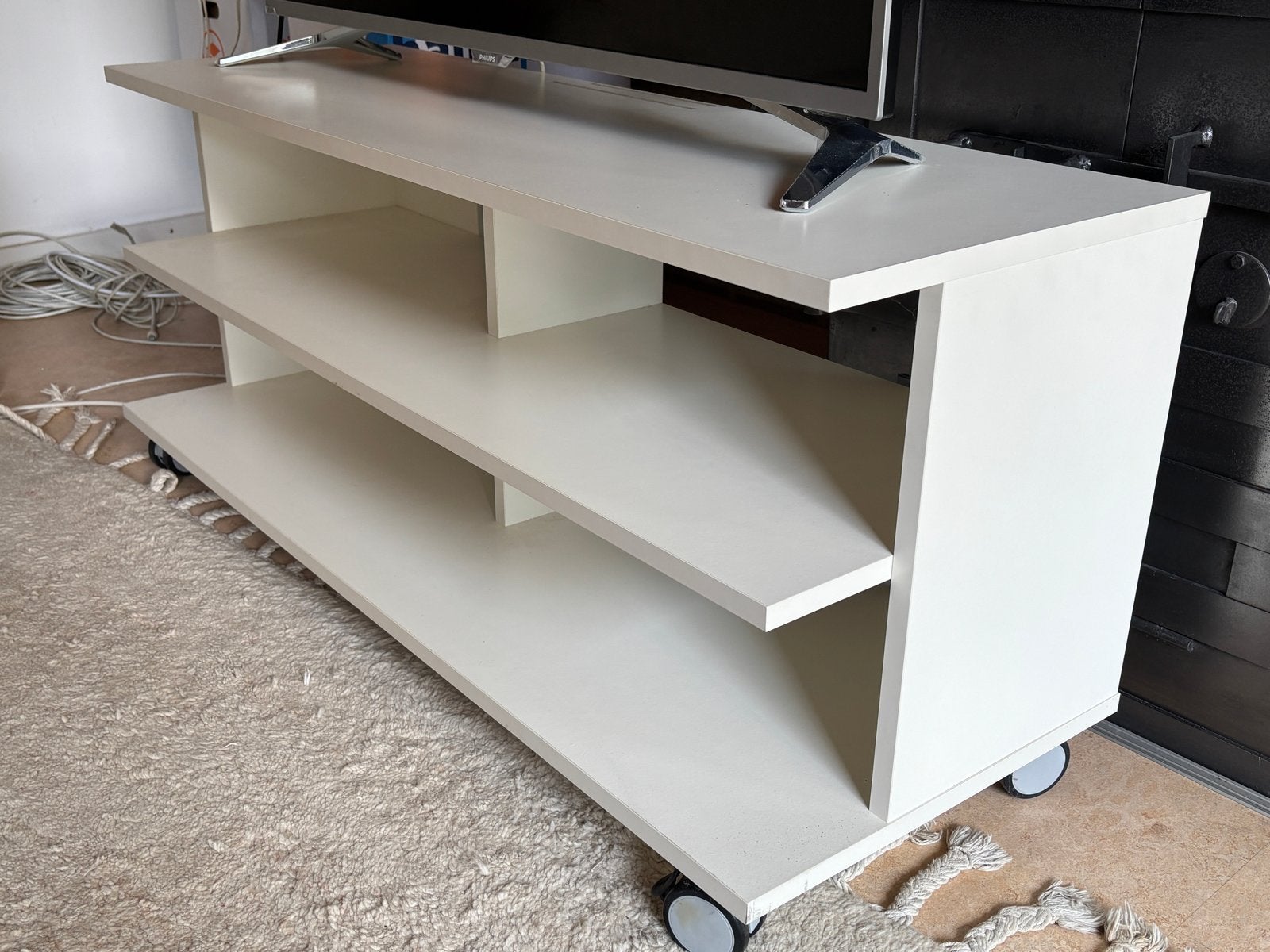 Ikea Benno tv-meubel wit wieltjes in goede staat, Ophalen, Gebruikt, 100 tot 150 cm, Minder dan 100 cm