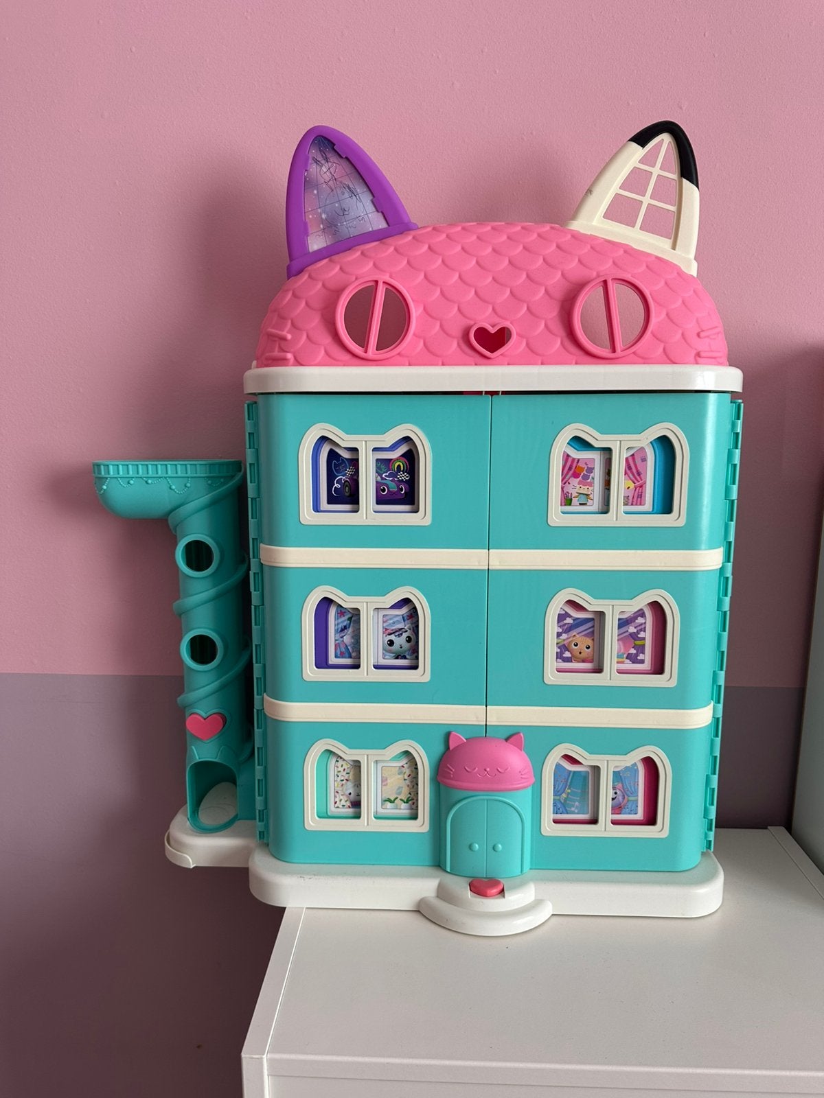 Gabbys dollhouse poppenhuis overcompleet veel accessoires, Ophalen, Zo goed als nieuw, Poppenhuis